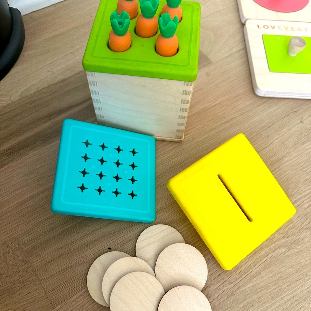 Lovevery Wooden Coin Bank Set from The Babbler Play Kit for Months 13-15